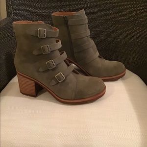 NWOB Kork-Ease leather combat style boots in olive green